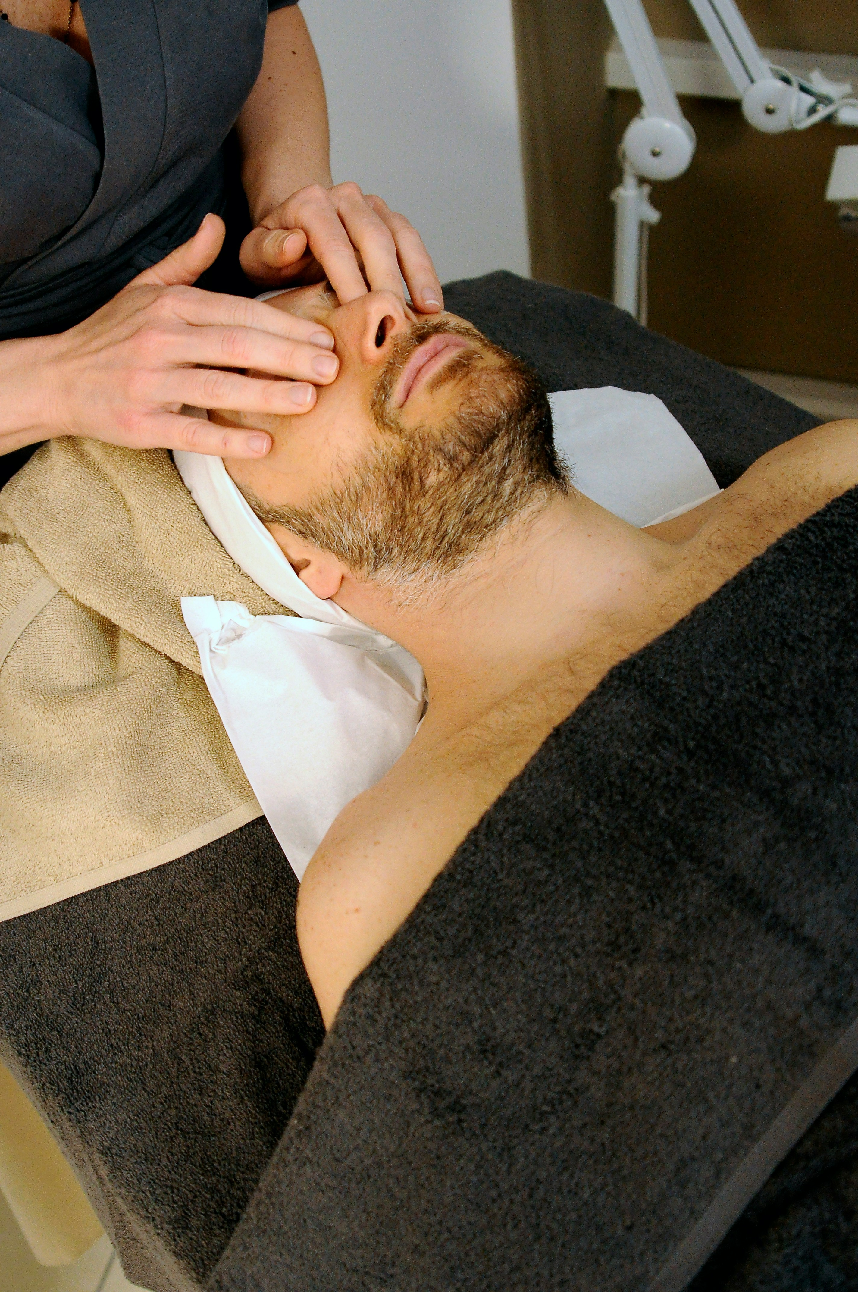 GESICHTS-, RÜCKEN- ODER FUSSMASSAGE